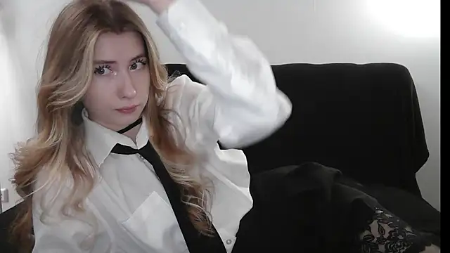 Snapshot of ErikaShyy chatting on April 23, 12:29 pm ErikaShyy online show from April 23, 12:29 pm