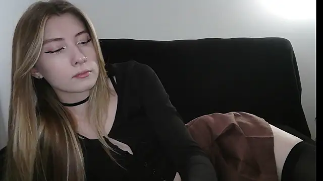 ErikaShyy online show from March 26, 10:35 am