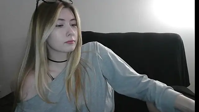 ErikaShyy online show from March 3, 1:51 pm