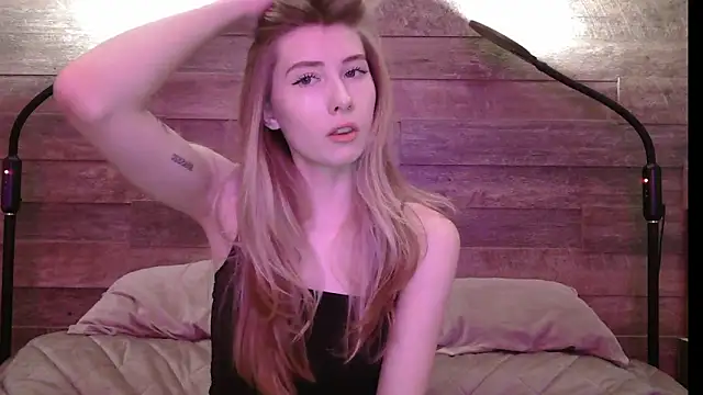 Snapshot of ErikaShyy chatting on March 11, 12:28 pm ErikaShyy online show from March 11, 12:28 pm
