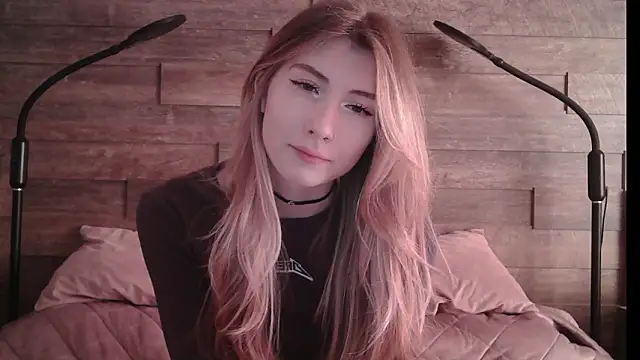 Snapshot of ErikaShyy chatting on March 10, 11:01 am ErikaShyy online show from March 10, 11:01 am