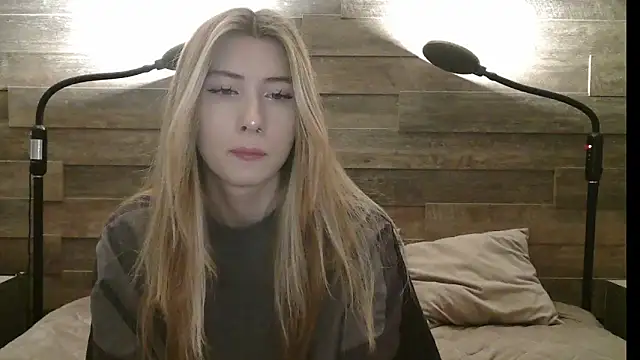 ErikaShyy online show from December 3, 11:31 am