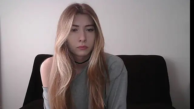 Snapshot of ErikaShyy chatting on October 6, 11:22 am ErikaShyy online show from October 6, 11:22 am