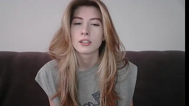 Snapshot of ErikaShyy chatting on February 5, 12:17 pm ErikaShyy online show from February 5, 12:17 pm