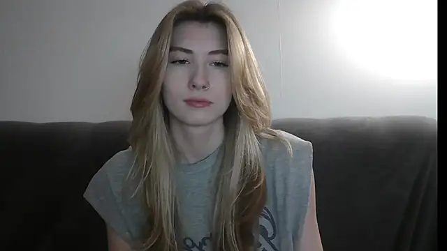 Snapshot of ErikaShyy chatting on February 5, 3:31 pm ErikaShyy online show from February 5, 3:31 pm