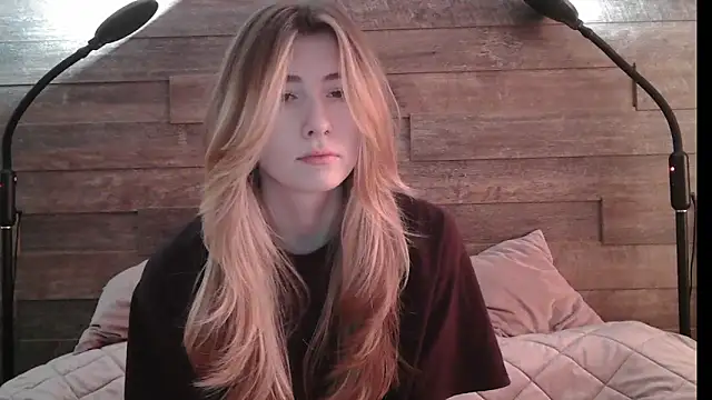 Snapshot of ErikaShyy chatting on February 20, 7:12 am ErikaShyy online show from February 20, 7:12 am
