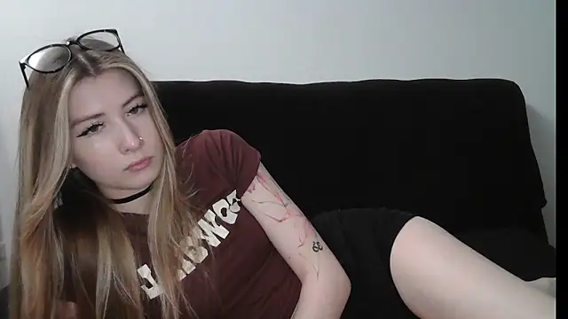 ErikaShyy online show from February 17, 10:12 am