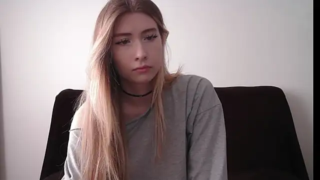 Snapshot of ErikaShyy chatting on September 26, 10:00 am ErikaShyy online show from September 26, 10:00 am