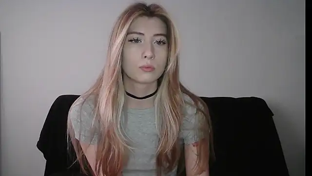 ErikaShyy online show from October 28, 12:15 pm