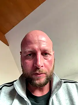 Snapshot of nikeaddicted2 chatting on November 16, 2:00 pm nikeaddicted2 online show from November 16, 2:00 pm