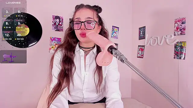 Snapshot of LosAlicee chatting on November 6, 6:12 pm LosAlicee online show from November 6, 6:12 pm