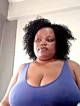 Snapshot of hugemelonsxxx chatting on July 19, 10:56 am hugemelonsxxx online show from July 19, 10:56 am