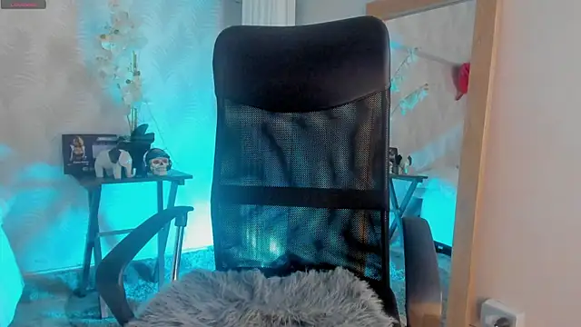 Snapshot of CyntiaAdams chatting on February 16, 6:54 pm CyntiaAdams online show from February 16, 6:54 pm