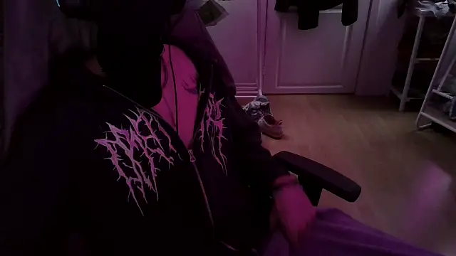 Snapshot of JackBeASlut chatting on December 7, 1:57 pm JackBeASlut online show from December 7, 1:57 pm