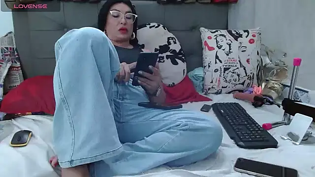 Snapshot of katysquirtdirty chatting on June 4, 7:40 pm katysquirtdirty online show from June 4, 7:40 pm