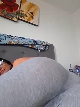 katysquirtdirty online show from April 7, 10:11 pm