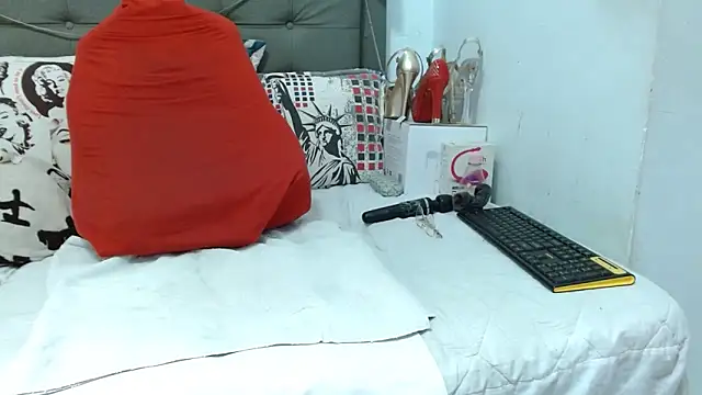 Snapshot of katysquirtdirty chatting on October 12, 11:00 am katysquirtdirty online show from October 12, 11:00 am