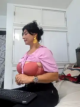 Snapshot of katysquirtdirty chatting on May 23, 11:37 pm katysquirtdirty online show from May 23, 11:37 pm