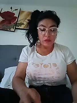 Snapshot of katysquirtdirty chatting on May 17, 11:16 pm katysquirtdirty online show from May 17, 11:16 pm