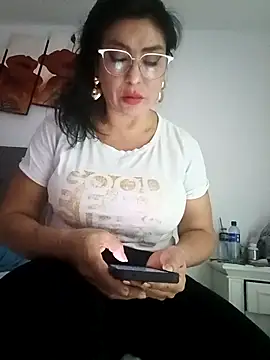Snapshot of katysquirtdirty chatting on April 29, 11:55 pm katysquirtdirty online show from April 29, 11:55 pm