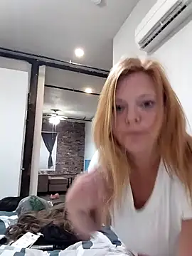 Snapshot of I_am_HER318 chatting on October 6, 1:40 am I am HER318 online show from October 6, 1:40 am