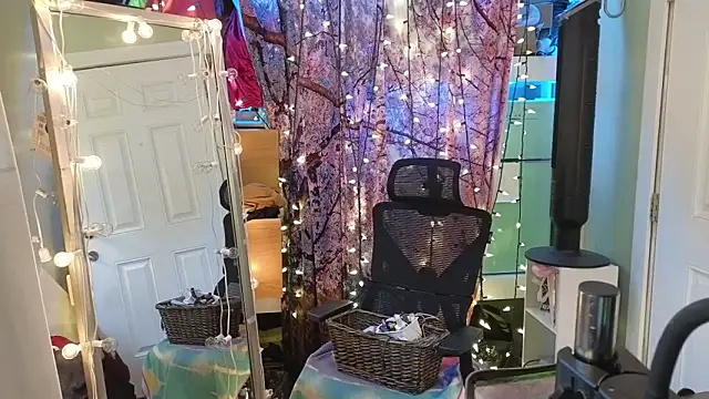 cunty tranny lydia online show from April 5, 9:54 pm