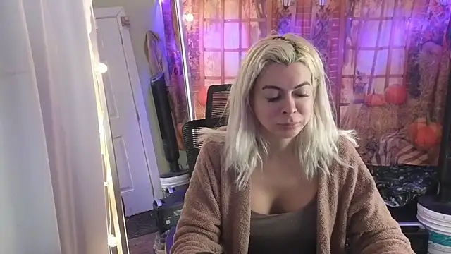 Snapshot of cunty_tranny_lydia chatting on December 19, 5:32 am cunty tranny lydia online show from December 19, 5:32 am