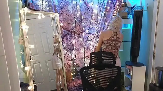 cunty tranny lydia online show from April 3, 6:53 am