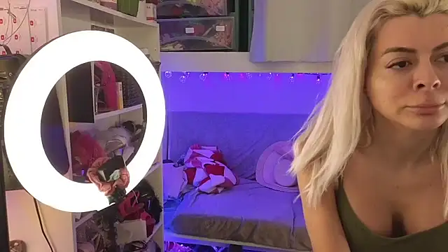 Snapshot of cunty_tranny_lydia chatting on February 25, 4:23 am cunty tranny lydia online show from February 25, 4:23 am