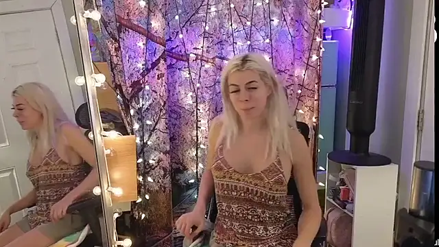 cunty tranny lydia online show from May 20, 5:15 am
