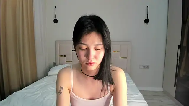 Snapshot of Lola_Peach chatting on February 21, 5:31 am Lola Peach online show from February 21, 5:31 am