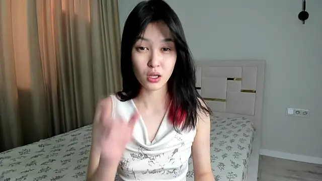 Snapshot of Lola_Peach chatting on June 21, 2:28 am Lola Peach online show from June 21, 2:28 am