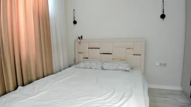 Lola Peach online show from March 11, 5:56 am