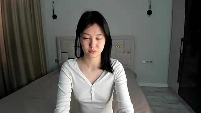 Lola Peach online show from April 10, 4:30 am