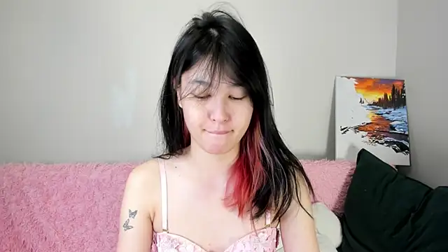 Snapshot of Lola_Peach chatting on July 17, 4:32 am Lola Peach online show from July 17, 4:32 am