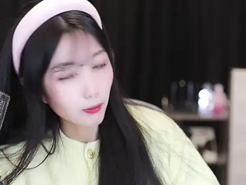 Nuyoah-77 online show from December 15, 1:28 pm