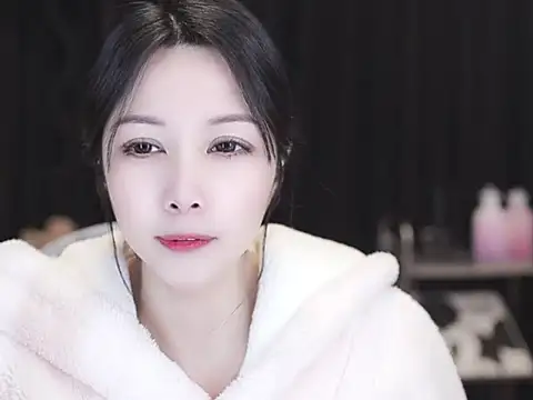 Nuyoah-77 online show from February 7, 4:15 pm