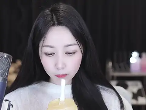 Nuyoah-77 online show from March 22, 9:00 am