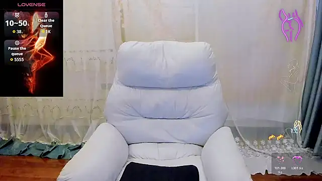 Snapshot of Pennyee chatting on June 16, 5:51 am Pennyee online show from June 16, 5:51 am