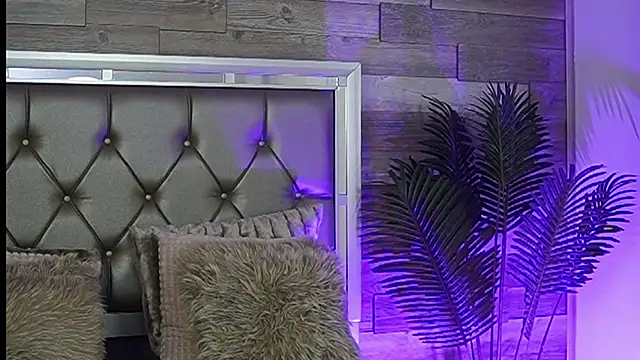 Snapshot of KeylaConner chatting on September 12, 3:28 am KeylaConner online show from September 12, 3:28 am