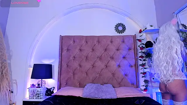 Snapshot of LadyAvalon chatting on November 28, 6:08 pm LadyAvalon online show from November 28, 6:08 pm