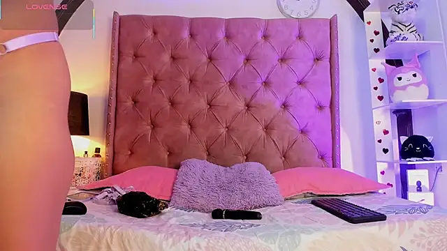 Snapshot of LadyAvalon chatting on February 25, 7:49 pm LadyAvalon online show from February 25, 7:49 pm