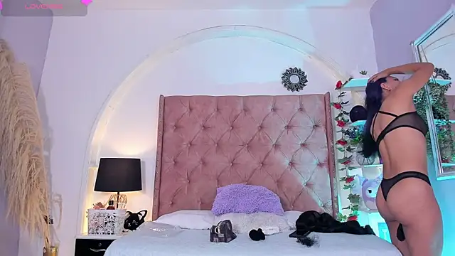 Snapshot of LadyAvalon chatting on December 3, 6:18 pm LadyAvalon online show from December 3, 6:18 pm