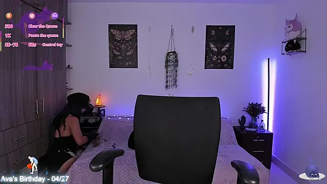 LadyAvalon online show from April 6, 8:10 pm