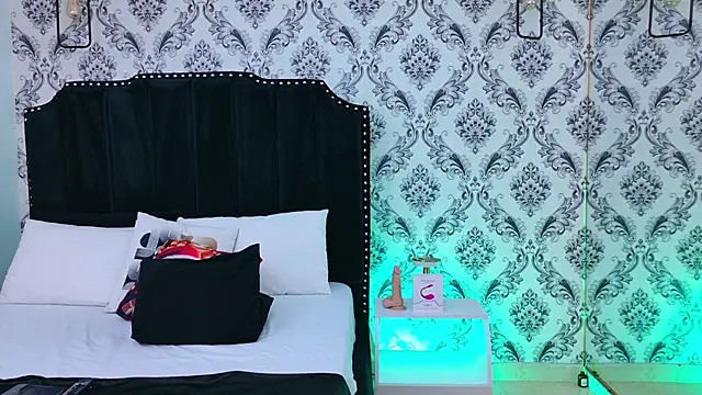 SaaraBrown online show from November 22, 4:17 pm