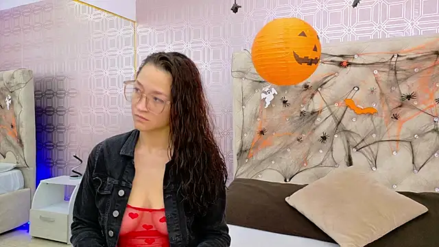 SaaraBrown online show from October 23, 12:15 pm