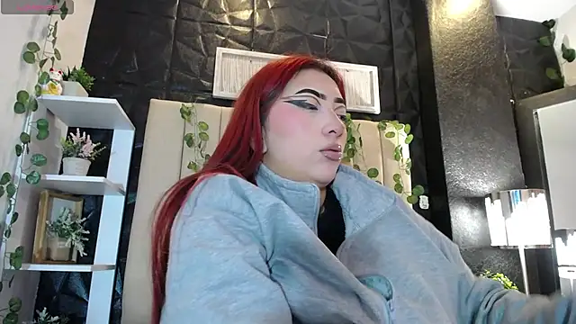 Snapshot of Mia_Rinn chatting on February 19, 2:22 pm Mia Rinn online show from February 19, 2:22 pm