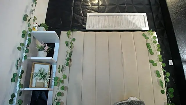 Snapshot of Mia_Rinn chatting on February 27, 3:59 pm Mia Rinn online show from February 27, 3:59 pm