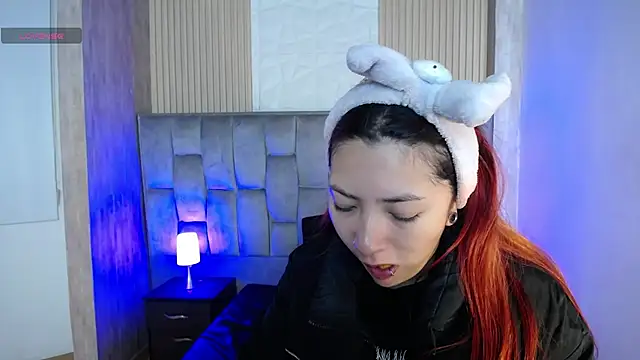 Snapshot of Mia_Rinn chatting on October 15, 1:52 pm Mia Rinn online show from October 15, 1:52 pm