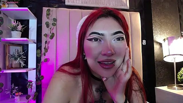 Snapshot of Mia_Rinn chatting on February 18, 7:52 pm Mia Rinn online show from February 18, 7:52 pm